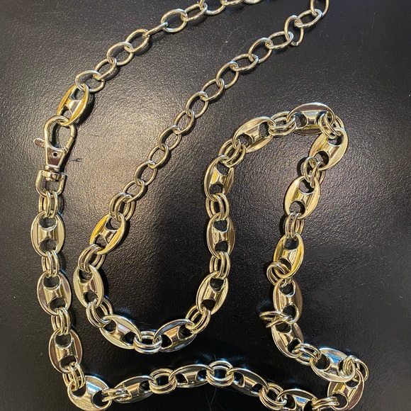 Gold Tone Belt - Picture 3 of 4